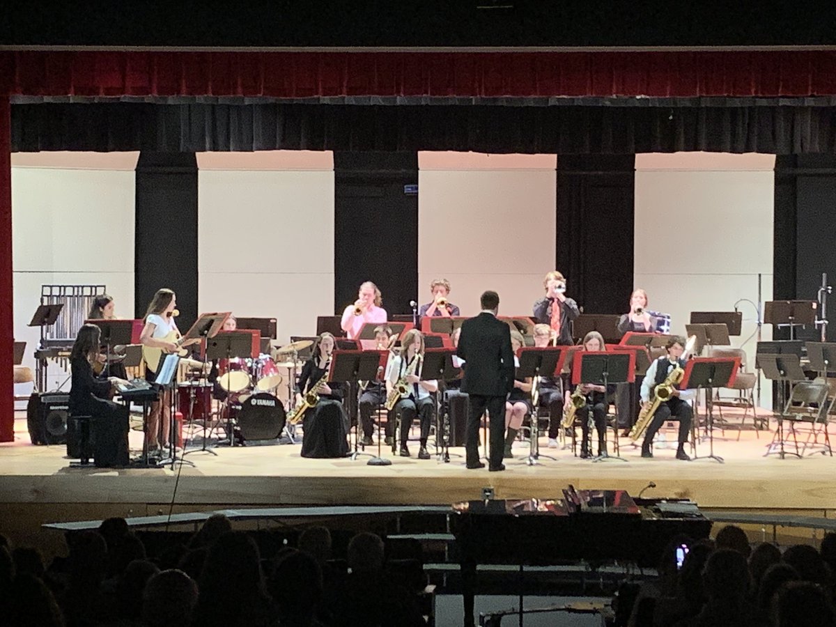 saranaclakehs's tweet photo. The SLHS Spring Concert was tonight and it was amazing. Congrats to all our students and the HS Music Department. #redstormpride #gobigred https://t.co/qkYEcde1Gm