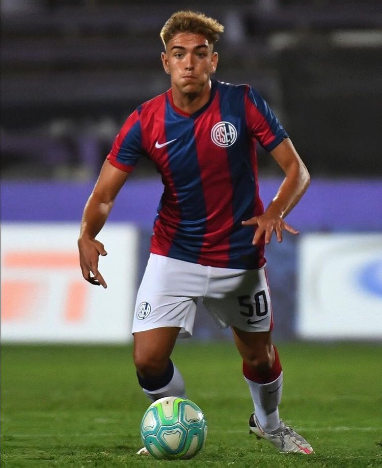 AgustinMuzzu's tweet image. James y Perruzi una vez más, demostraron que es un chamuyo eso de que los pibes están verdes. Fueron los dos mejores de #SanLorenzo.. Hasta hace poco eran tapados por jugadores de pobre actualid, con la excusa de "no hay otra cosa". Los pibes siguen dando la cara!