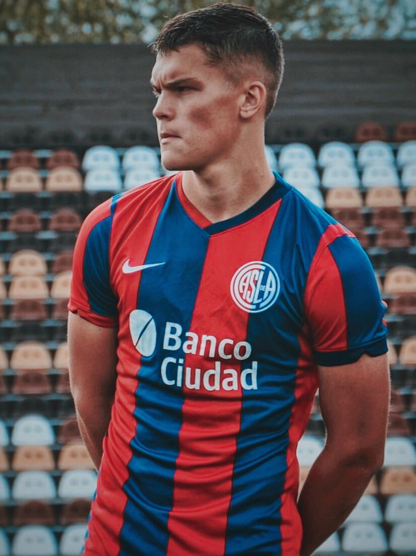 AgustinMuzzu's tweet image. James y Perruzi una vez más, demostraron que es un chamuyo eso de que los pibes están verdes. Fueron los dos mejores de #SanLorenzo.. Hasta hace poco eran tapados por jugadores de pobre actualid, con la excusa de "no hay otra cosa". Los pibes siguen dando la cara!