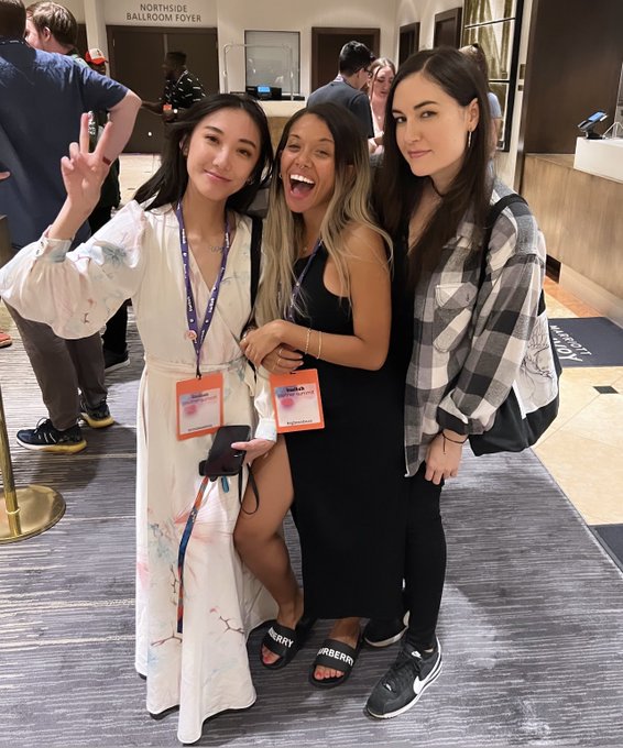 FINALLY WE MEET. Such a fun time at the @twitch summit https://t.co/dAndahhRHi<a class="tags" target="_blank" title="On Twitter" href="/?out=eyJ0eXAiOiJKV1QiLCJhbGciOiJIUzUxMiJ9.eyJpYXQiOjE3MTk1NzE5NzUsImlzcyI6InR3cG9ybnN0YXJzLmNvbSIsIm5iZiI6MTcxOTU3MTk3NSwiZXhwIjoxNzUxMTA3OTc1LCJyZWRpcmVjdF91cmwiOiJodHRwczovL3R3aXR0ZXIuY29tL3R3aXRjaCJ9.C0ZyuROd0FCKOTvYJj9wmitp0aYOpY21aYTN6vAb1ywXOlhLbKjlHlQKIBzvGanQ3ZFzkVYoxlC-mA8YpZycxA">@twitch</a>