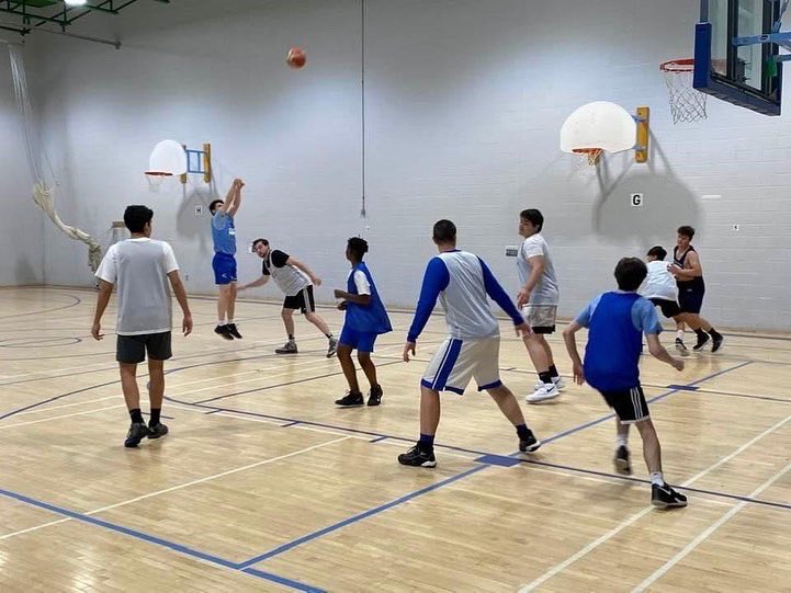 THVSBASKETBALL's tweet photo. A full house Thursday night at open gym #timminshigh #dsb1 #THadvantage #timminshighbasketball https://t.co/yBVYy4iQE7