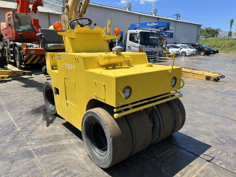 tokuworld7980's tweet photo. こんにちは！
愛知県春日井市の中古重機のメガディーラー
「トクワールド」です！

本日のご案内機械！[BRR056]
https://t.co/RvqAfnjakh
#3t #タイヤローラー #TS31 #酒井

#トクワールド #中古 #重機 #建機 #愛知県 #春日井市
#バックホー #重機買取 #ユンボ買取 #建機買取 #道路 #舗装 #道路機械 https://t.co/skUlHPadGG
