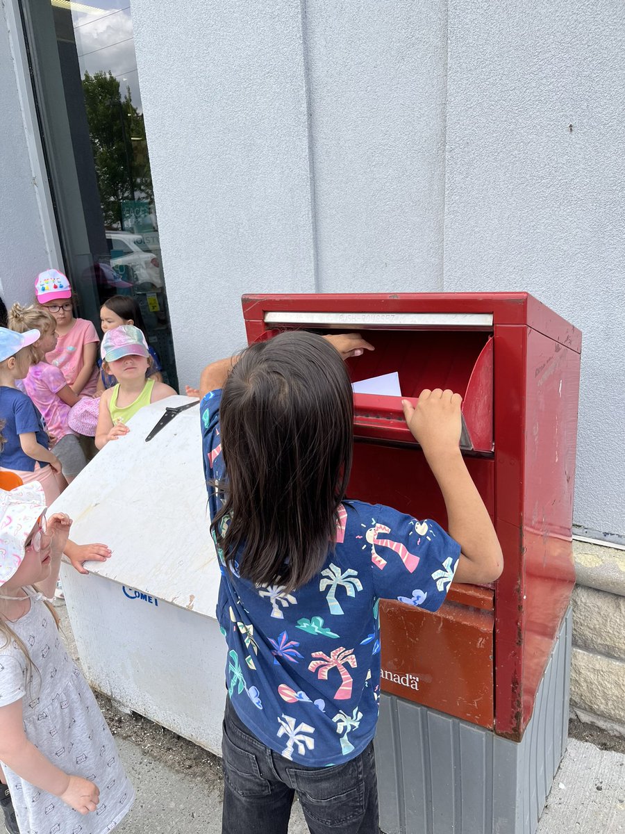 MissB🐝 tweet media