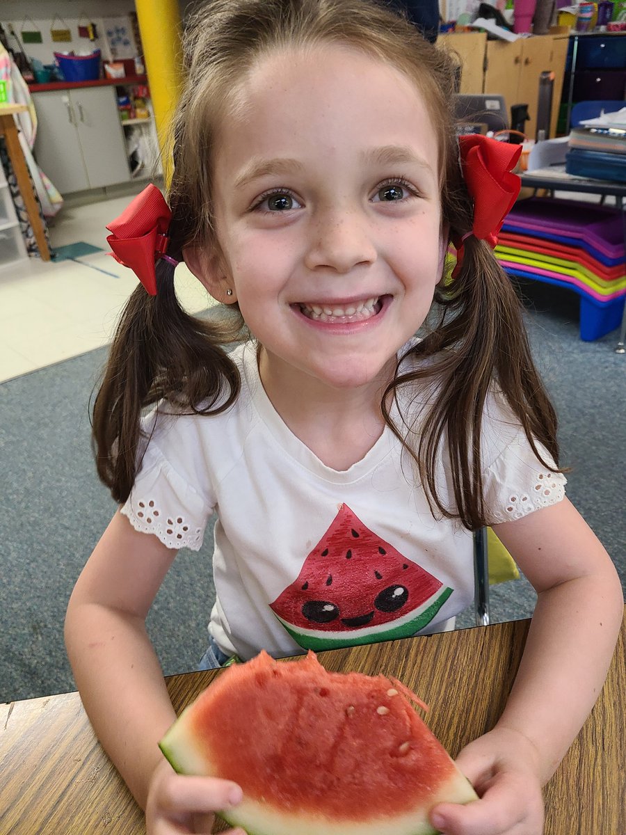 mrsjrocksk's tweet photo. Watermelon Day was a sweet success @SSSchoolWB!!! 🍉 https://t.co/gW9edckK4c