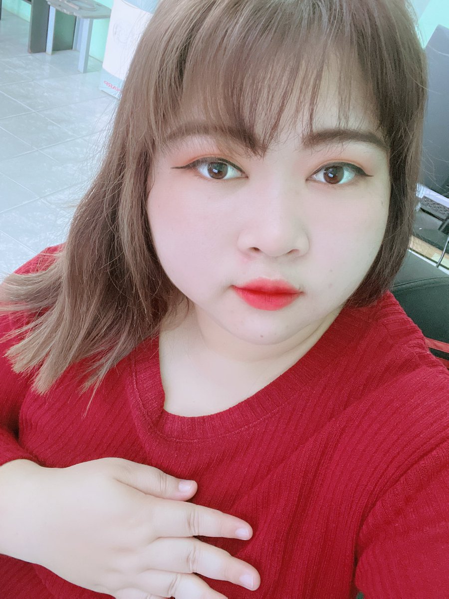 nongaon555's tweet photo. ช่วงนี้อ่อนแอ รับคนดูแลไม่จำกัด😉😝😝😝#แคปชั่นน่ารัก #สาวอวบอ้วน #สาวอ้วนน่ารัก #สาวอ้วนขี้เหงา https://t.co/Ud5Mg7R27C