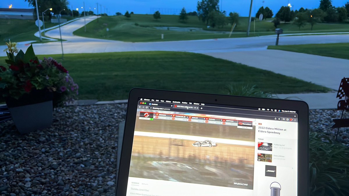 TonyBokhoven's tweet photo. @EssexLucasOil @DustinJarrett watching from Pella, Ia #tomanyhastags #tweetyourseat #lol https://t.co/Xy8HX5PYOF