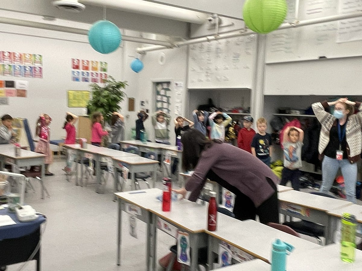 gogerblack's tweet photo. Il pleut des cordes! But #TrouverCèdre #FindingCedar goes on rain or shine @Ecole_Southpark with @UBCTeacherEd followed by some indoor relief of #atelierhistoires #sd37 @MJSandham https://t.co/tOKqN550NB