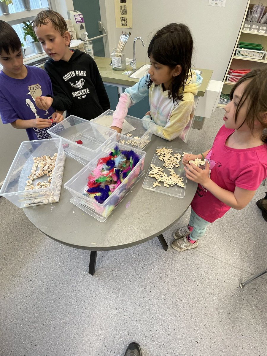 gogerblack's tweet photo. Il pleut des cordes! But #TrouverCèdre #FindingCedar goes on rain or shine @Ecole_Southpark with @UBCTeacherEd followed by some indoor relief of #atelierhistoires #sd37 @MJSandham https://t.co/tOKqN550NB