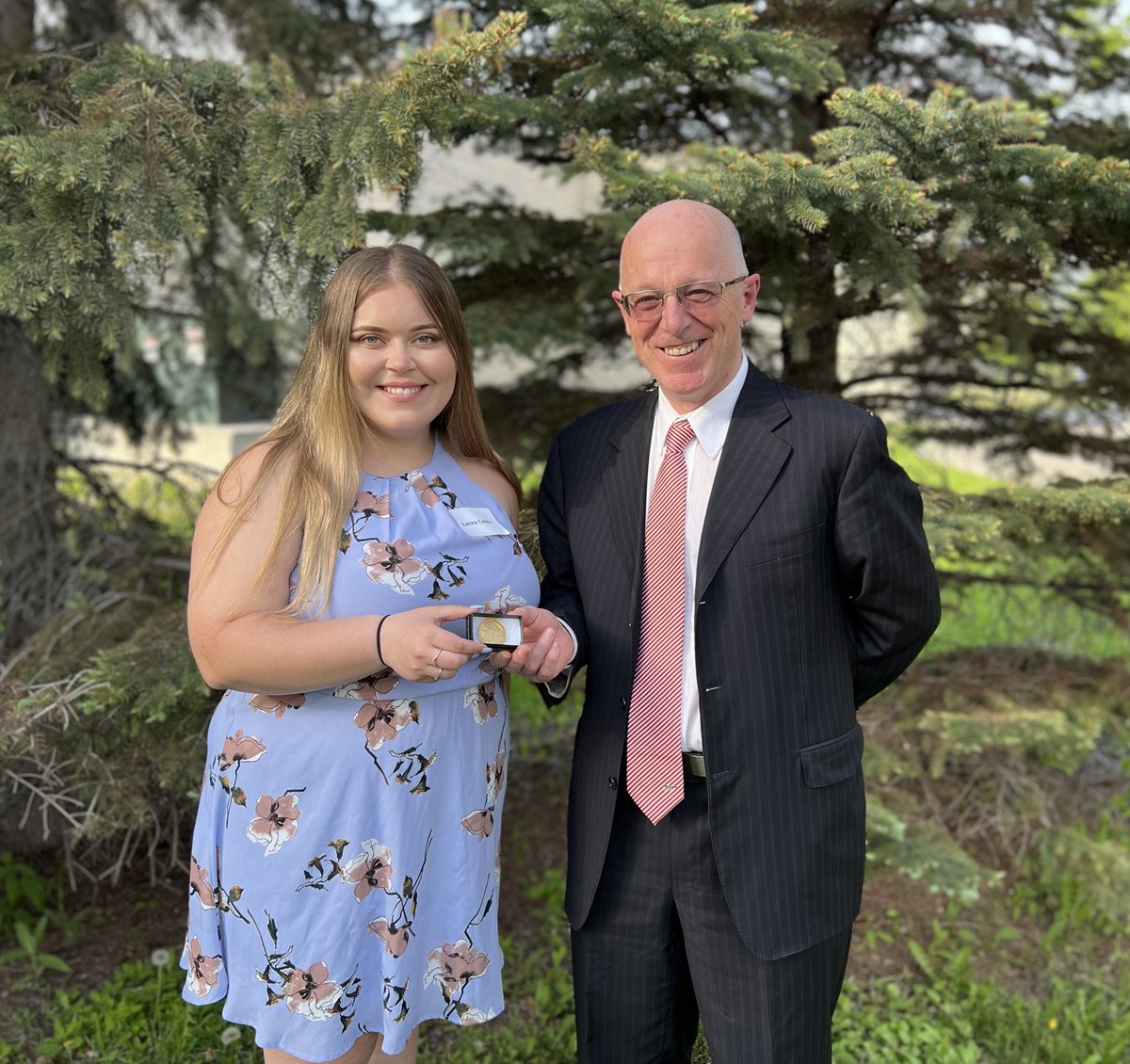 The President’s medal, given for outstanding qualities of leadership, is presented to Lacey Calder #umanitoba2022