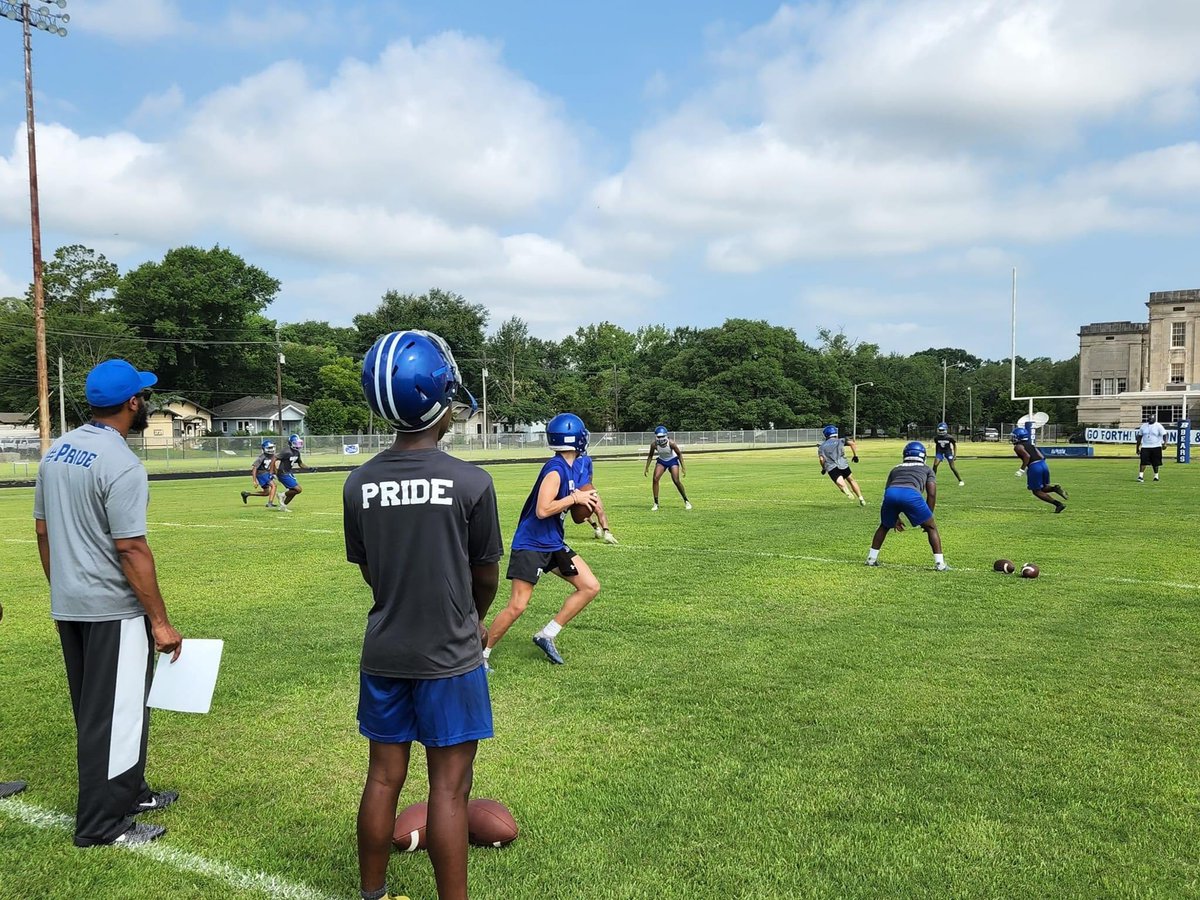 BrennanPaige8's tweet photo. Getting right for the season w my guys!!! #gogetbetter @football_bolton @KALBSports @ElijahNixon18 @RecruitLouisian @lamargafford @GeauxPrepsLA @dylanMD16 https://t.co/nAcotM6Gc9
