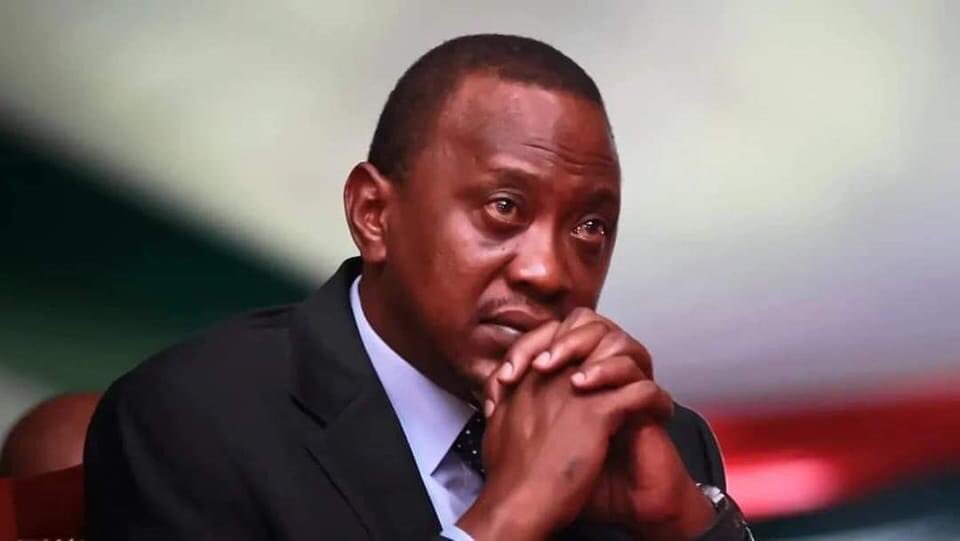 BeenLowDeni's tweet photo. Sadex caleemo saar ayuu Uhuru Kenyatta ka soo qayb galay, sadexdiibo wuxuu balan qaaday inuu dowlada Soomaaliya la shaqaynaayo laakiin hal balan ahna kamuusan fulin.

Waa meesha ay Soomaalida ka dhahdo "cadawgaada caano macaan ayaa lasiiyaa. https://t.co/6xMi8jWbGl