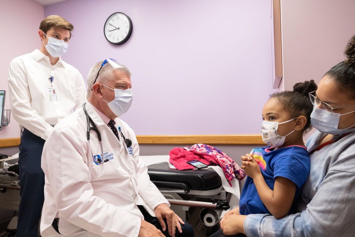The Showers Center is pleased to host 5 pre-med and medical students this summer as they are shadowing our physicians and assisting with research