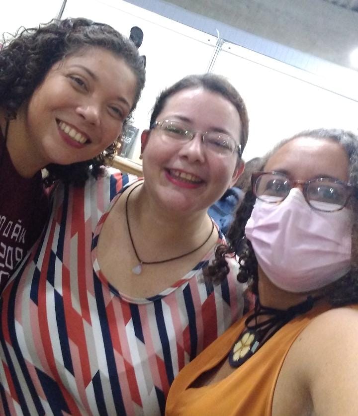 canto_dali's tweet photo. TÁ POR DENTRO DO QUE ROLOU ONTEM? 🤔

Algumas fotos da apresentação de ontem, na 5ª Feira de Livros da Livraria Cooperativa Cultural, no Centro de Convivência da UFRN.

Estava lá a convite das queridas manas do Mulherio das Letras Zila Mamede, coletivo maravilhoso que participo. https://t.co/T3typG27lG