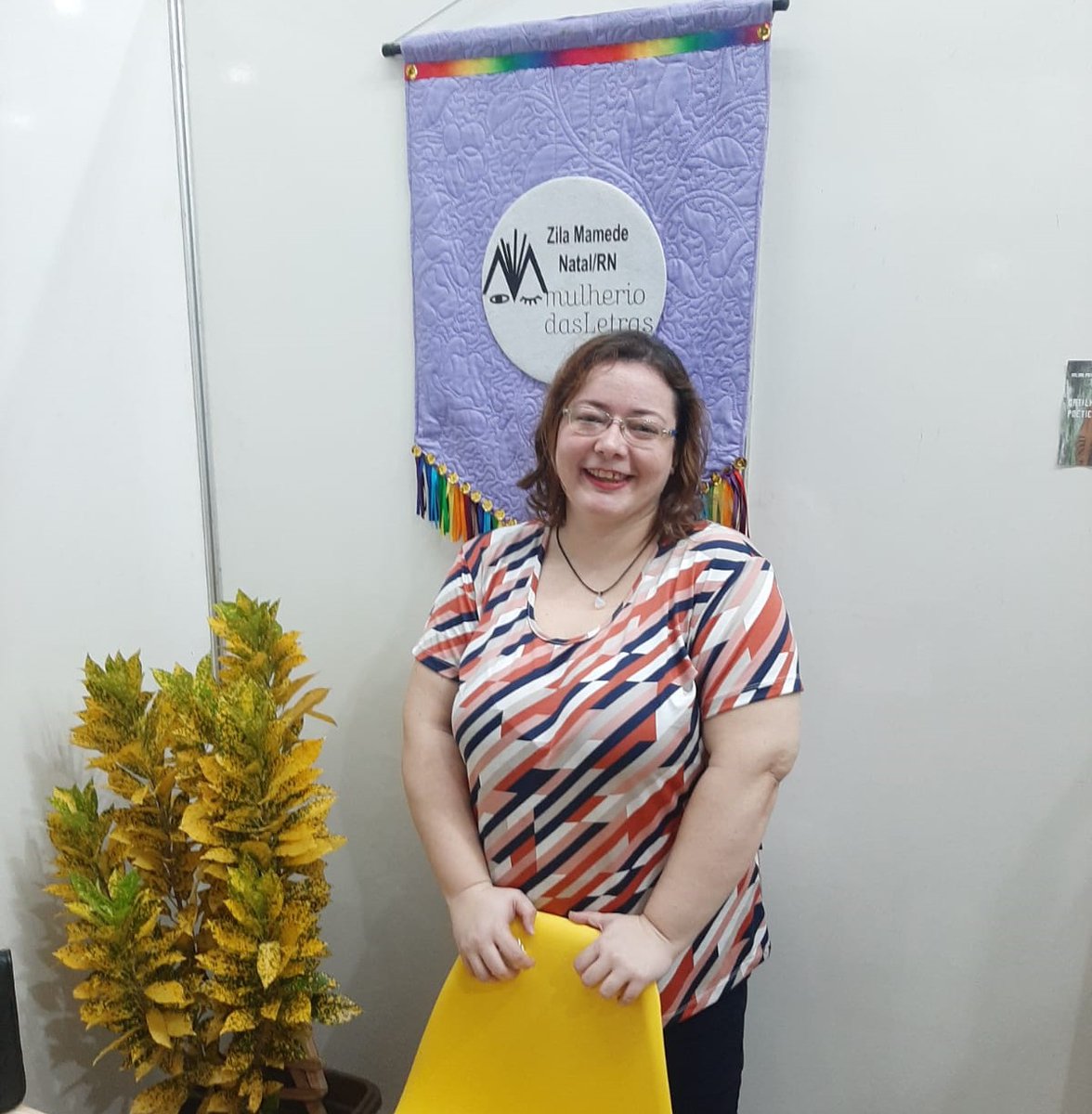 canto_dali's tweet photo. TÁ POR DENTRO DO QUE ROLOU ONTEM? 🤔

Algumas fotos da apresentação de ontem, na 5ª Feira de Livros da Livraria Cooperativa Cultural, no Centro de Convivência da UFRN.

Estava lá a convite das queridas manas do Mulherio das Letras Zila Mamede, coletivo maravilhoso que participo. https://t.co/T3typG27lG