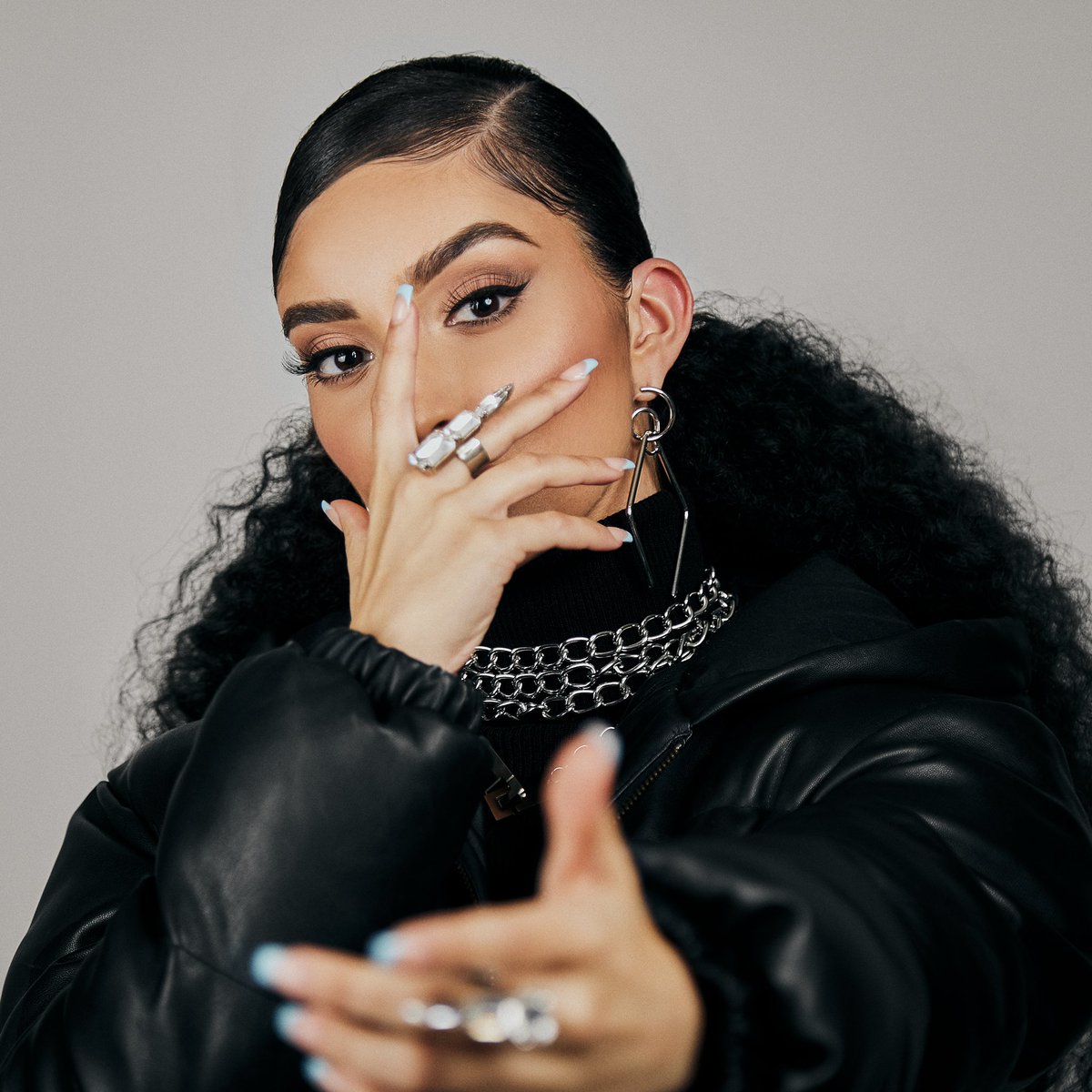LaraDmusic's tweet photo. From me to you “Yours Truly” is all yours! Out on all platforms 🖤🤍‼️‼️ https://t.co/9QqqqkyaV8 https://t.co/qJGbWeHaTg