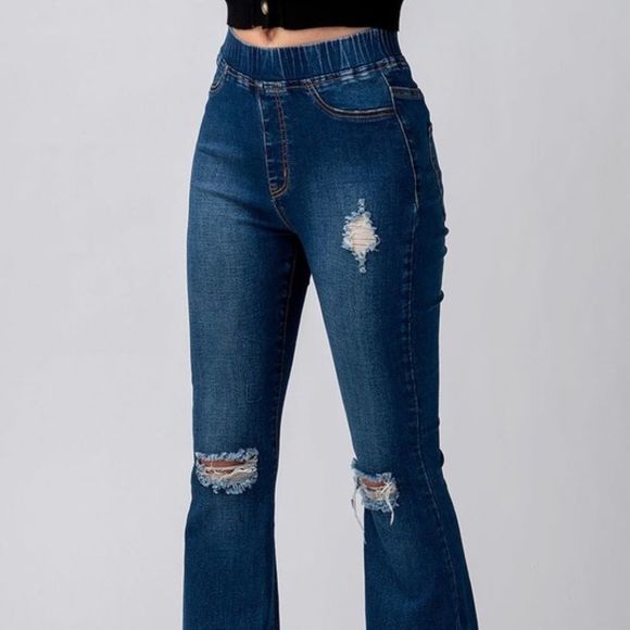 senecarocks06's tweet photo. So good I had to share! Check out all the items I'm loving on @Poshmarkapp #poshmark #fashion #style #shopmycloset #calvinkleinjeans #allureboutique #rsq: https://t.co/qvfxawdG4E https://t.co/3L0b8YotZL