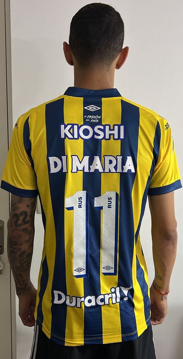 🇺🇦👼😍¡TE QUEDA PINTADA ÁNGEL!

El causante de las últimas alegrías de todos los argentinos, Ángel Di María, recibió y se puso la camiseta más linda del mundo, la de sus amores, la de #RosarioCentral