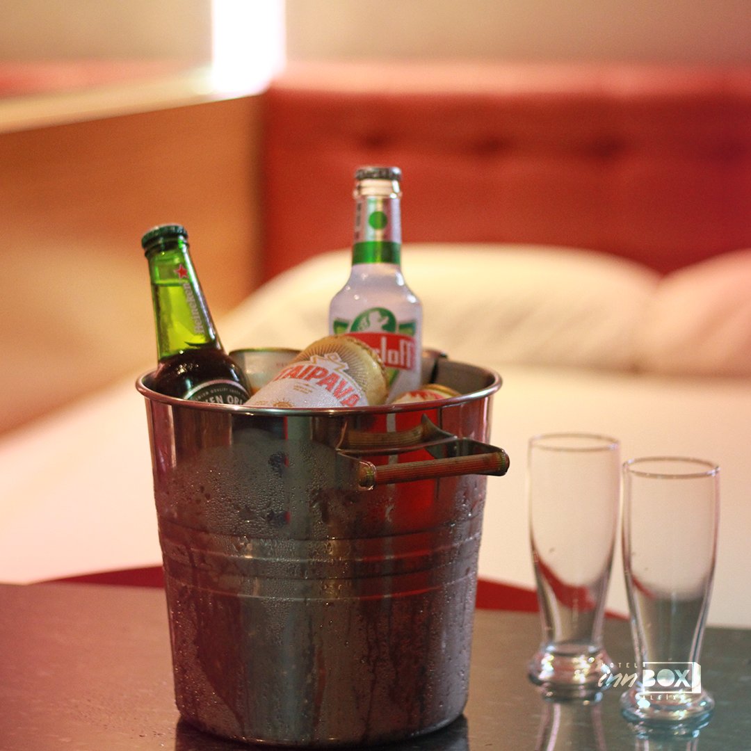 MotelInnbox's tweet photo. Nada melhor do que curtir uma noite de prazer com bebidas geladíssimassss pra compensar o calor do momento 🥵

🔥 Vem brindar sua noite Premium no INNBOX 🔥 https://t.co/hzwktojmhA