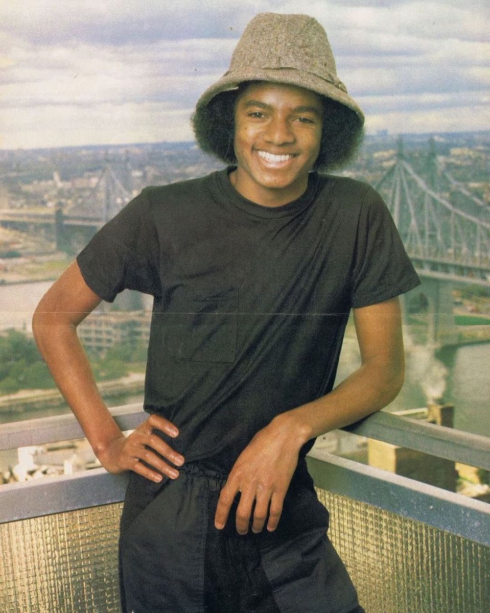 jihye27751's tweet photo. Michael Jackson photographed by Michael Putland in NYC, 1977 https://t.co/iE5lVI8YxY