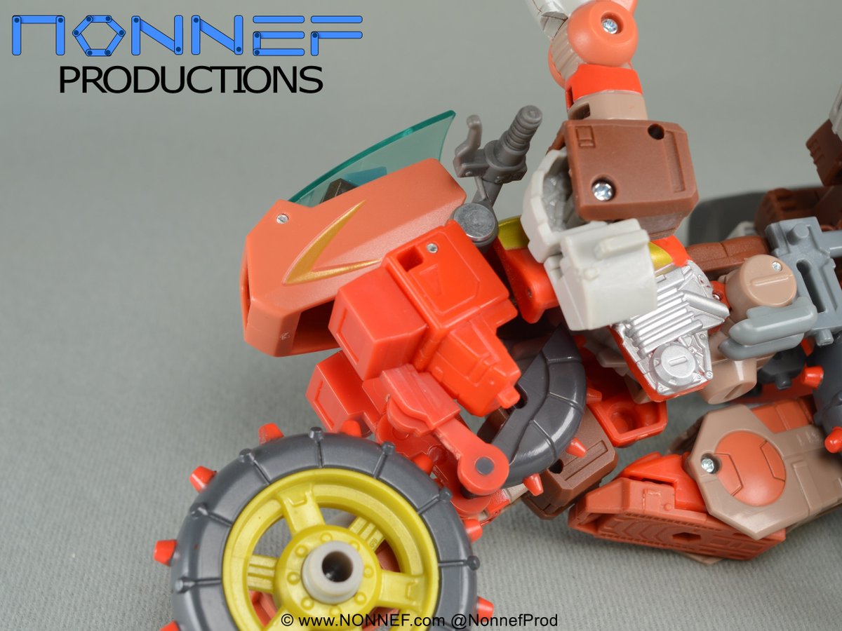 NonnefProd's tweet photo. Remove the stock chest guns. Fold the tire and braces into the chest and push the new chests balls into the holes until they click.
To transform, rotate the tire and braces down into the position shown in the second picture. https://t.co/cI7SgkbuYU