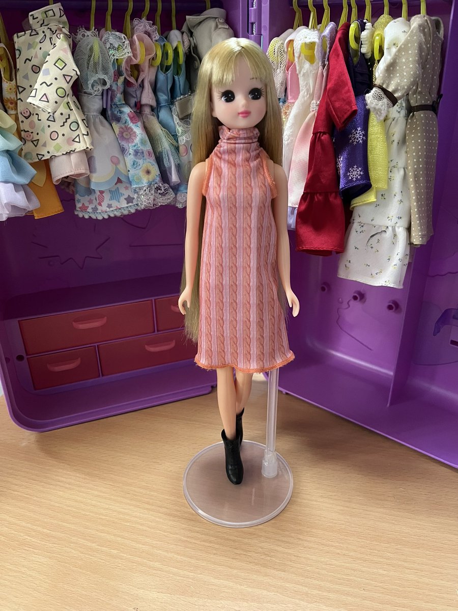 UypAp0's tweet photo. #リカちゃん

今日はニットワンピースを着せてみたよ！

ちなみにだいぶ前に買ったバービの服。 https://t.co/lb2WfCXmOs