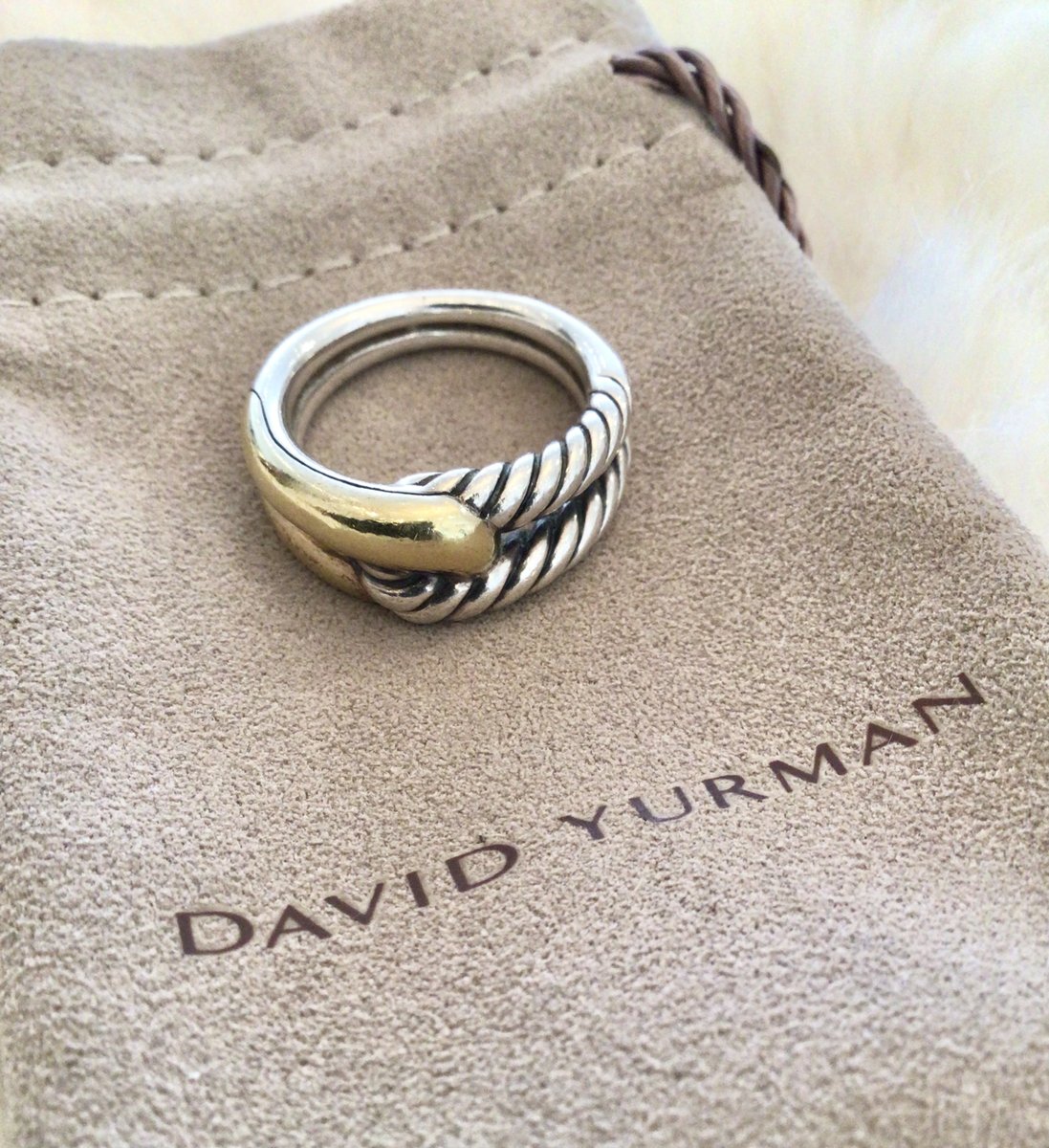 byconsignment1's tweet photo. David Yurman Ring - Size 7/8 - $429

#davidyurman #fashionaccessories #fashionista #designerbrands #designerconsignment #designerlabels #luxuryconsignment #luxuryforless #luxurylabels https://t.co/LwunxhxO7m