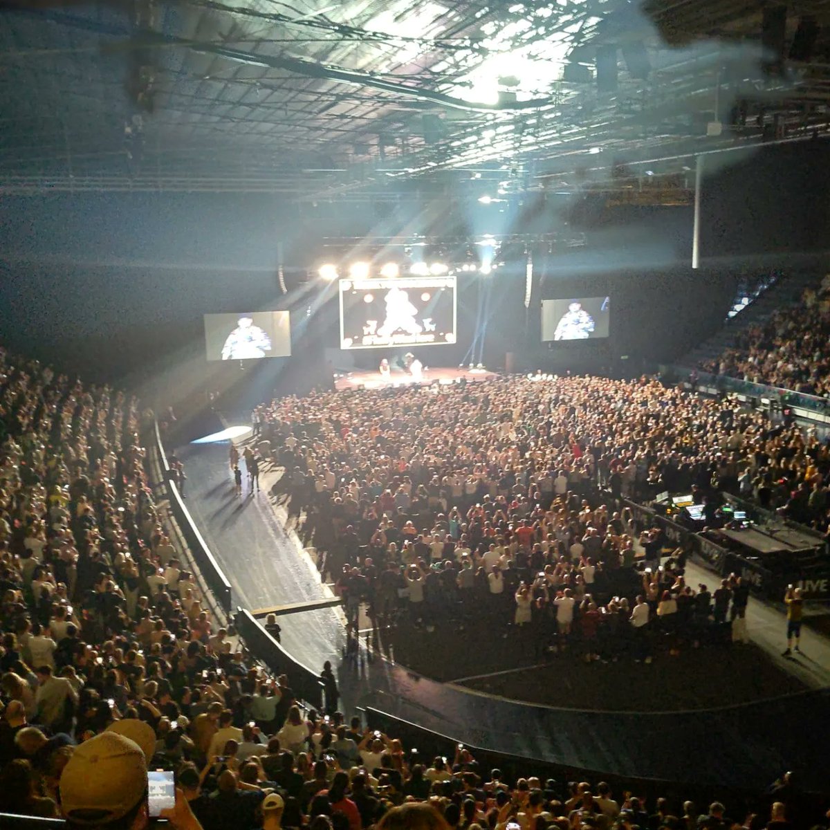 CristianCson's tweet photo. Thank you @fluffyguy it was an awesome show the best I have seen, really recommend everyone to go see it, and I hope you found some great #Swedish #AbsolutVodka before you leaved maybe not 17 shots of it.... #FluffyWorldTour #Stockholm https://t.co/cbO6c7SKrQ