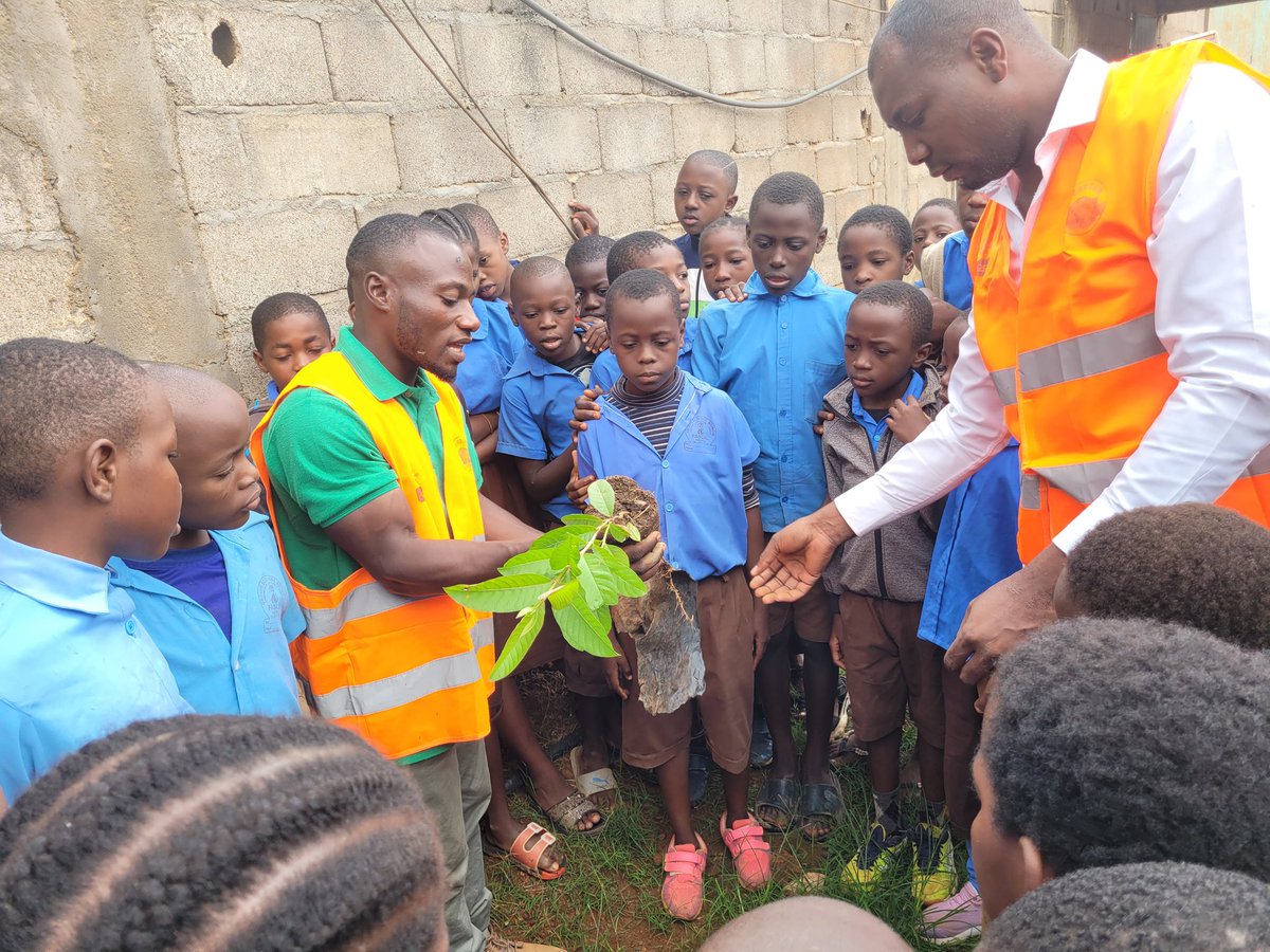 SundayGeofrey5's tweet photo. Sowing seed of hope in the younger generation. @SSuhucam engagement with pupils and staff of Institut Bilingue Mbougang Pascal with resources from @GlobalLF @CIFOR . 5 fruit trees planted.
#ThinkLandscapes
#GLFAfrica
#GLFChapters
@GLFChapters @AfricaCRP https://t.co/ZtZUqzkEaw