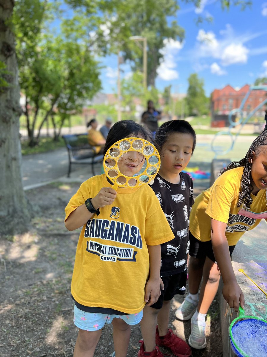 MrsGaughan103's tweet photo. Fun day at Sauganash park! Thank you SO much to all the parents that helped! @SauganashCPS https://t.co/BuMXYZDbiQ