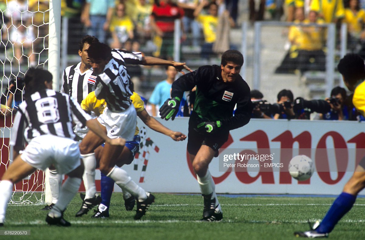 CopaLendas's tweet photo. Luis Gabelo Conejo, Costa Rica 🇨🇷.
Copa do Mundo de 1990, Itália.
13º lugar.
2 gols sofridos, 3 jogos.
#conejo #costarica #worldcup1990 #copa1990 #fifa #leyenda #losticos #latricolor #elmatagigantes #fcf #stadiodellealpi #crc #panini #qatar2022 https://t.co/2vsbOcyfux