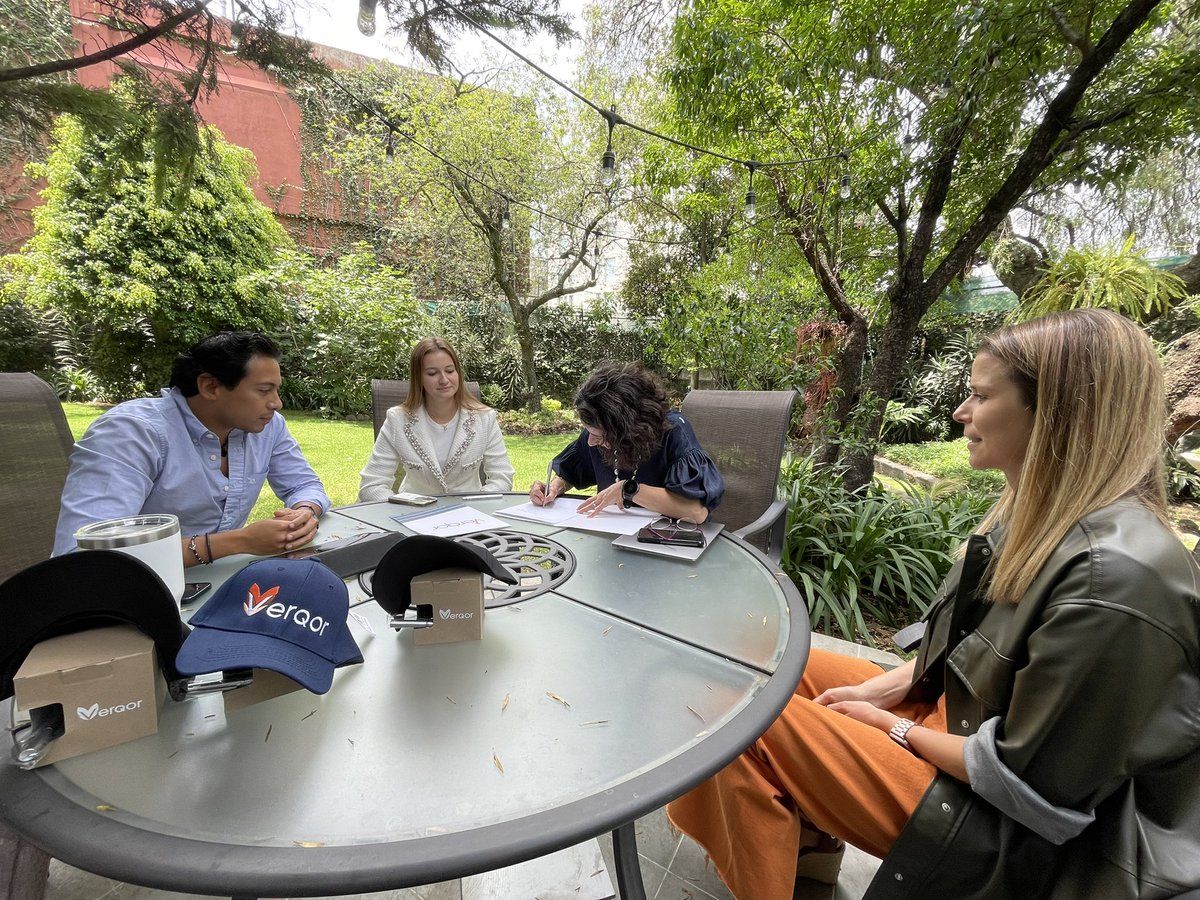 nancyhtm's tweet image. The opportunity in agrotech is huge. 

And @Verqor knows it… 

Behind the revolution and innovation, there’s us: women in VC @AmplificaC @AnnaRaptis_ @marianajs supporting the incredible @RhchValentina and @hugo_garduno