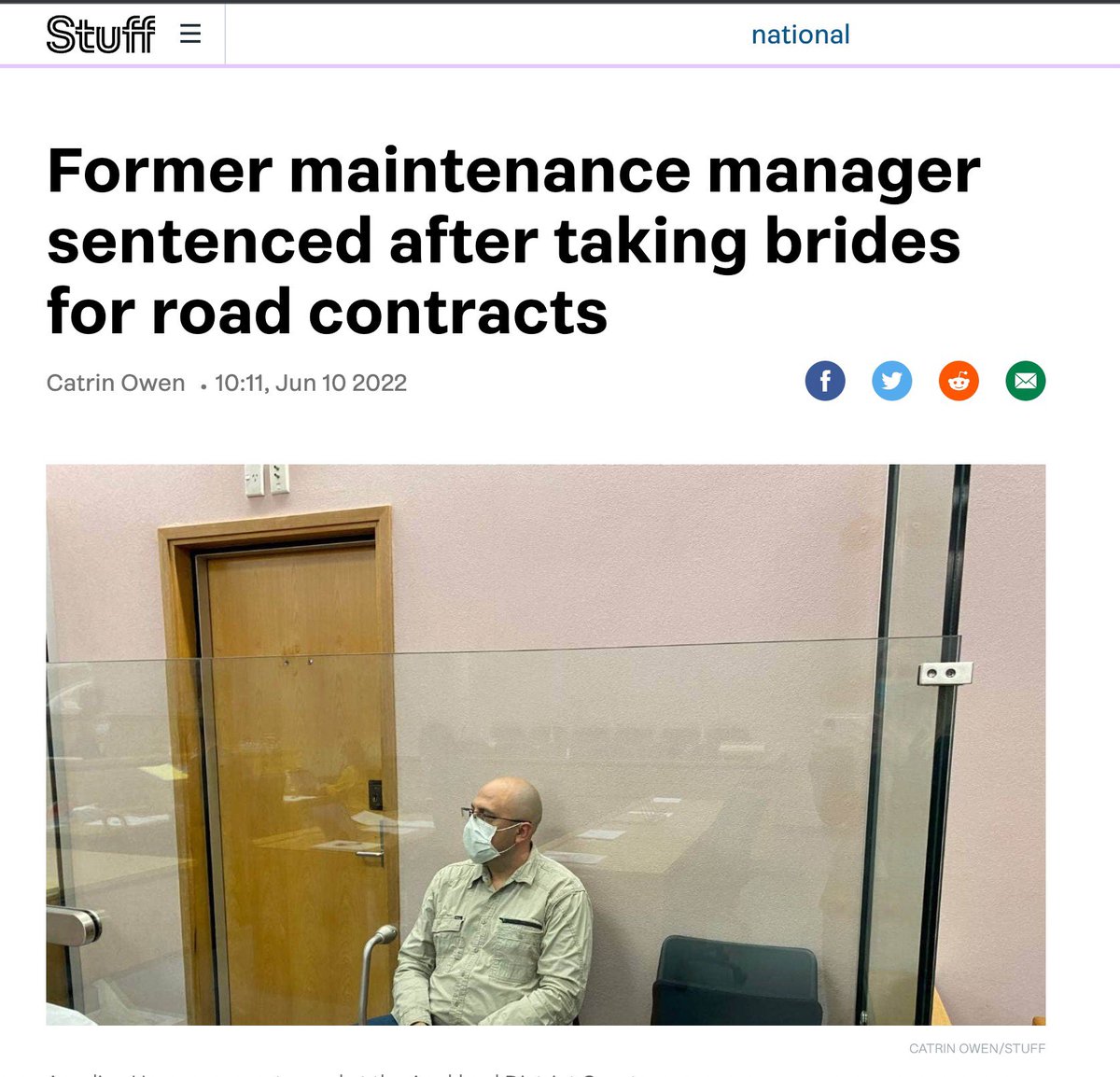 ChrisPPH's tweet photo. Oh dear… 👰‍♀️ https://t.co/WOmYQ9IPkE