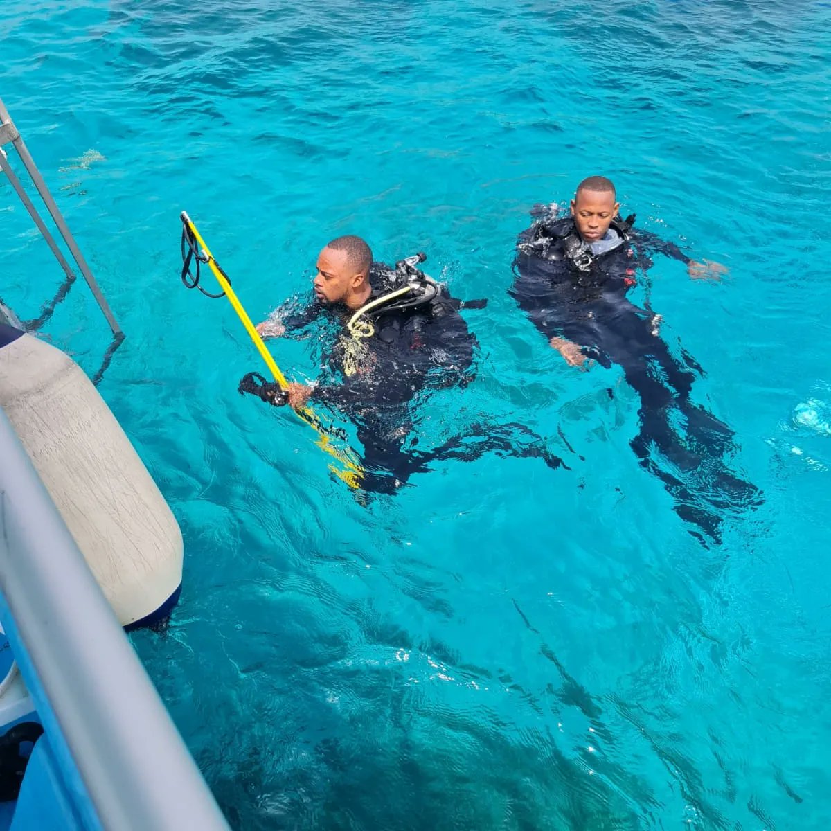 JDFSoldier's tweet photo. The Maritime Air Cyber Command (MACC) celebrated World Oceans Day through its two (2) naval Units in conjunction with the Oracabessa Fish Sanctuary. The days focus was the continued revitalisation of the coral beds.
#JDFStrong #MaritimeAirCyberCommand
#ProtectingourBlueEconomy https://t.co/61NlrA4TQC