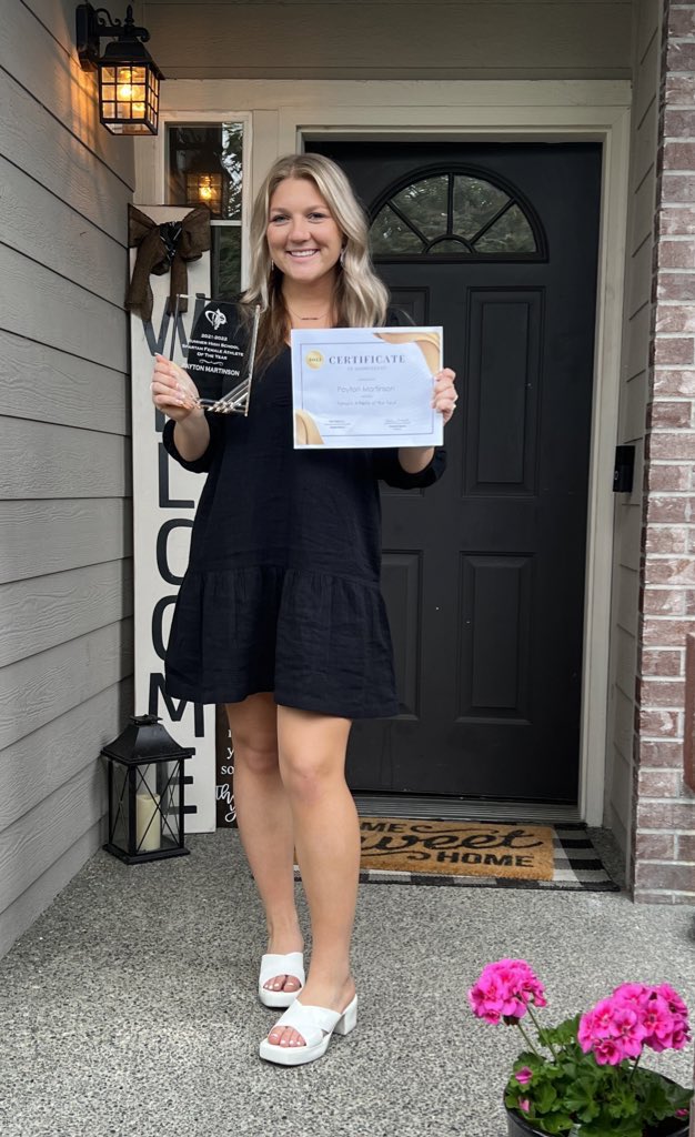 Big Congrats to SENIOR <a href="/MartinsonPayton/">payton martinson</a> on being named SHS Female Athlete of the Year💜8 year Varsity letter winner✔️⚽️🏀