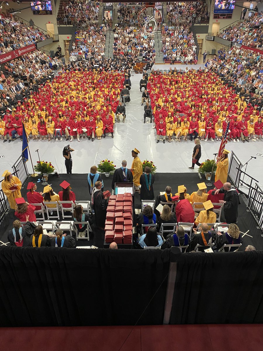 haverfordsd's tweet photo. Time for diplomas!! ๐#HPride #FordsforLife #Classof2022 https://t.co/VbrEy1iqtS