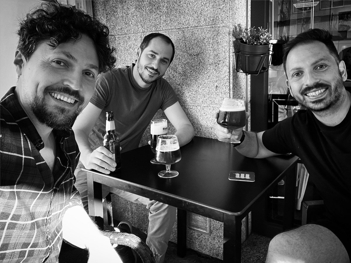 RAIBAGALEGA's tweet photo. Reunión de banda! https://t.co/vH8D305rCG