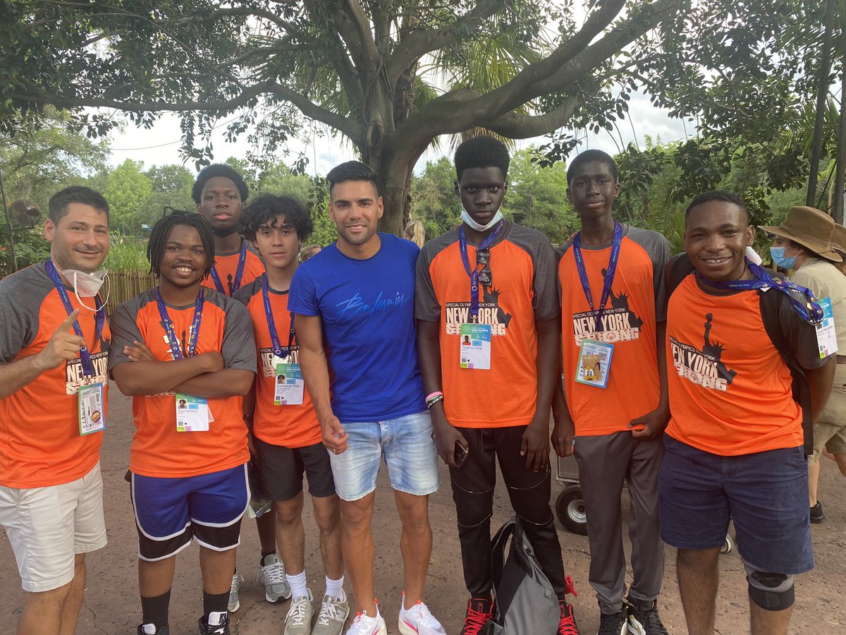 721M_CityHawks's tweet photo. Team New York Unified Soccer Team with 🇨🇴Colombian soccer Legend Radamel Falcao. 

Great inspiration for tomorrow’s🥇Gold Medal Game @2022USAGames!   #Cafeteros #cityhawkspride #ShineAsOne @SpecOlympicsNY @RayoVallecanoEN @LaLigaEN @FCFSeleccionCol https://t.co/YX1ay9RRP2