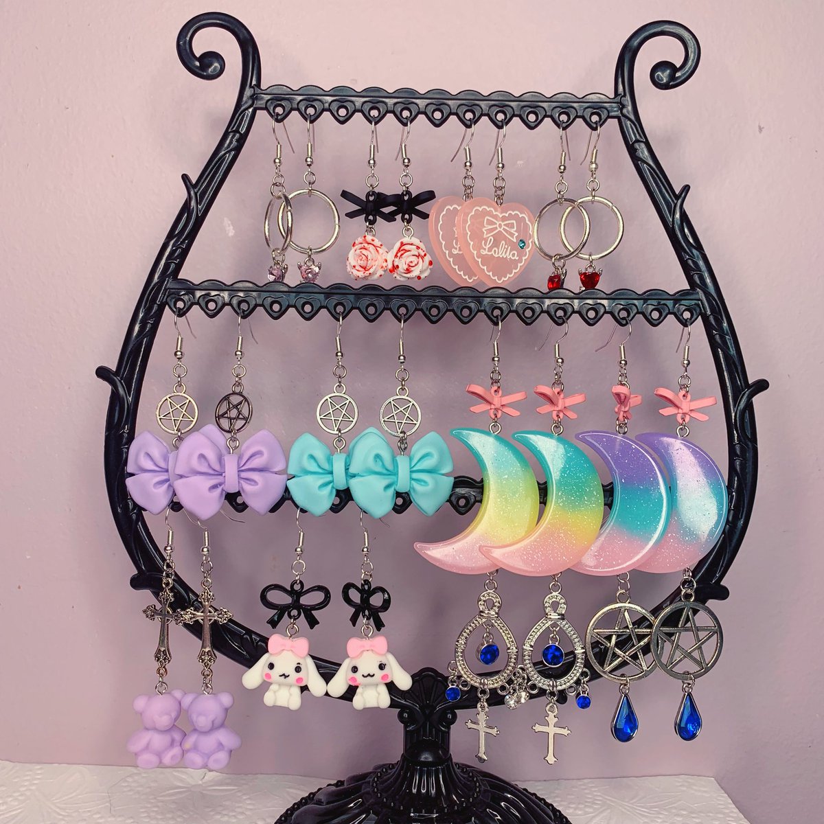 defiantdolls's tweet photo. affordable earrings in so many aesthetics 🖤💖 https://t.co/6B1G7VdNoa https://t.co/xyXQVHryxS