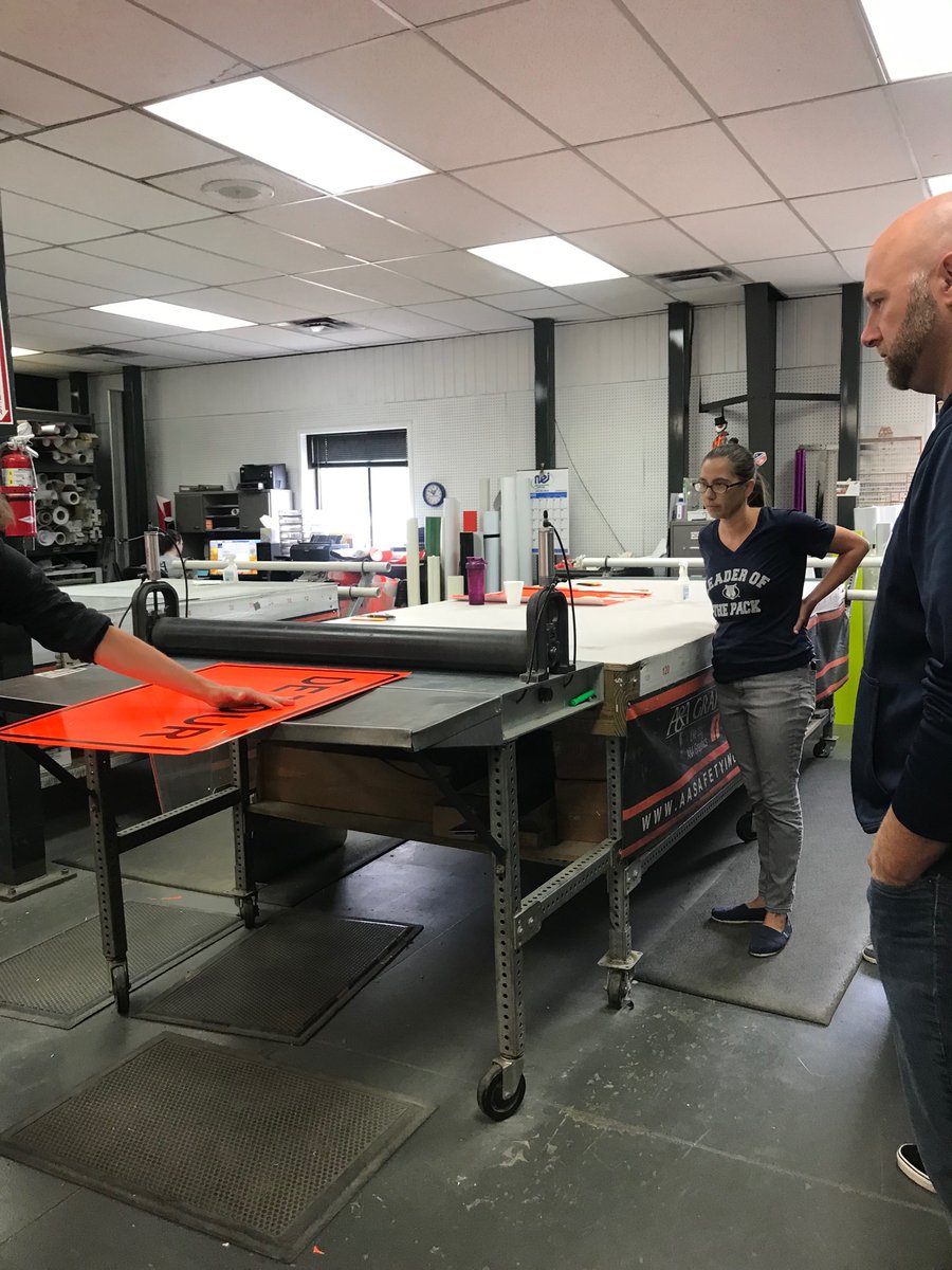 MrsGrafTechEdu's tweet image. Watching sign making at A&amp;amp;A Safety!  WC art teachers are excited for students to see these career opportunities next year! #WCLearns @Andschauff