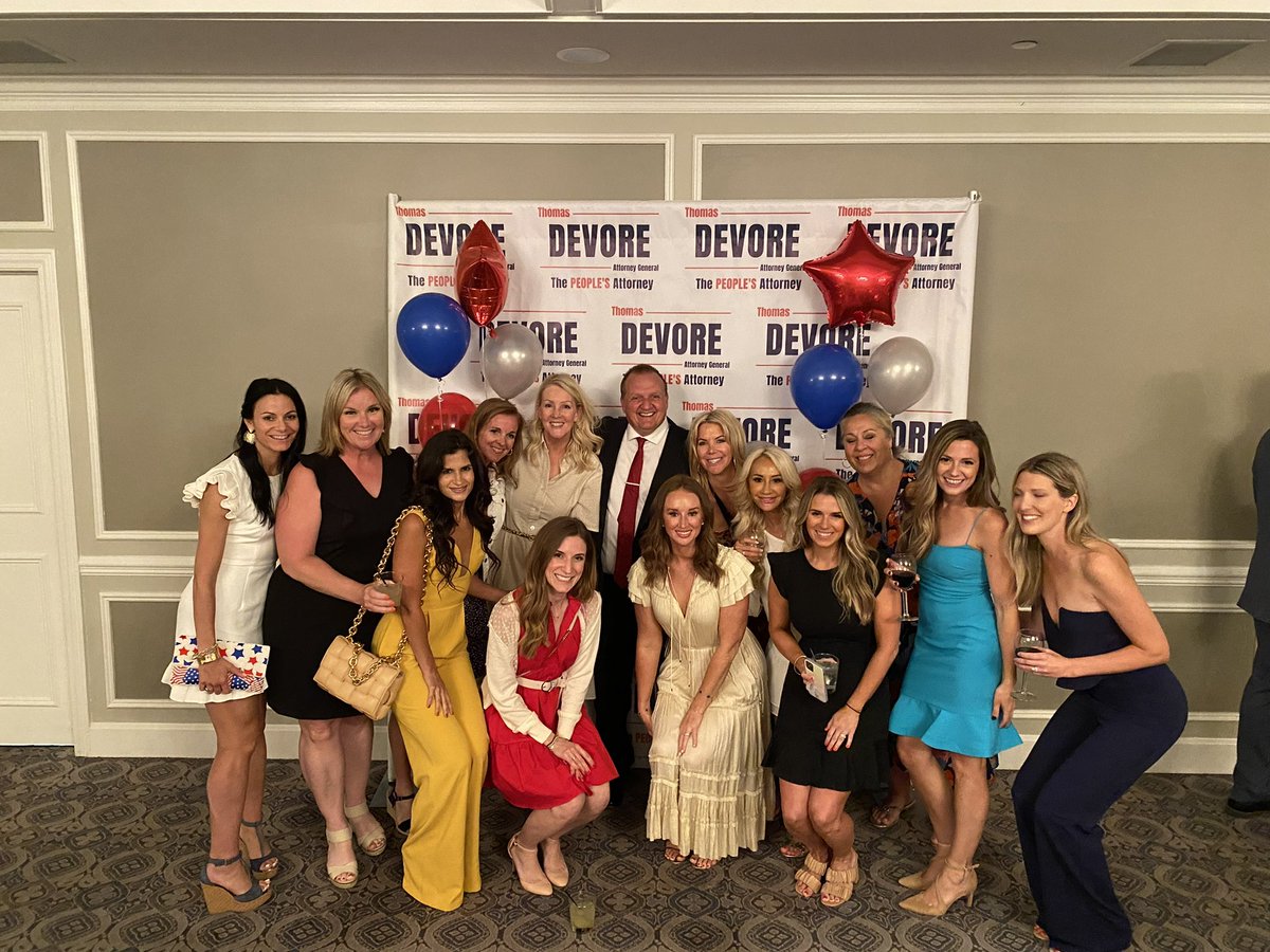 ThomasDeVore76's tweet photo. Look out @JBPritzker... The mama bears are coming out this election.  Even if they don't vote for me, they will be out in full force!

@Awake_IL @Shannon_A_IL https://t.co/8xbJVTarT7