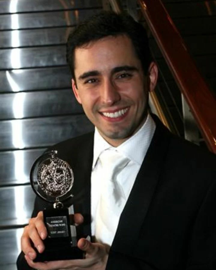 writerchickmc's tweet photo. #TBT in honor of the upcoming #TonySunday this weekend... @GenuineJLY with his Best Actor In A Musical Tony for @jerseyboysbroadway - June 11, 2006. 🙂🕶🙏🎶⭐ #johnlloydyoungfriends #jerseyboys #broadway #soul #grammyawardwinner #tonyawardwinner #johnlloydyoung #TonyAwards https://t.co/3Xd59brbjb