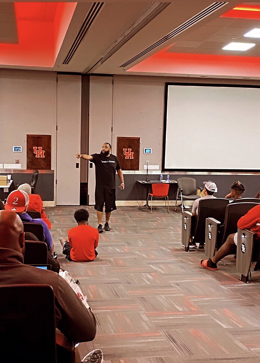 Shep71's tweet photo. Spoke to the @UHCougarFB squad today about why Personal agendas can’t become more important than the TEAM. #ShepInspires #KeepTheChange #LeaderSHEP #CompeteToEAT https://t.co/ne7ChHe1HD