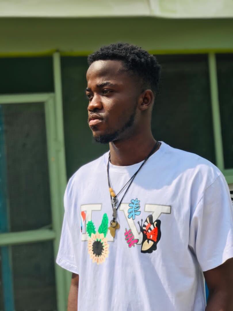 BestTapeEntGH's tweet photo. ‘I am feeling very grateful to God for placing me above my equals.
At this moment i am the biggest artiste coming out of Wassaman since Fameye’ - @VDallerz 

New song loading 👏🏽 🔥 
#Dallerz
#kooko_wura_nay3_guy https://t.co/IXBic7S02n