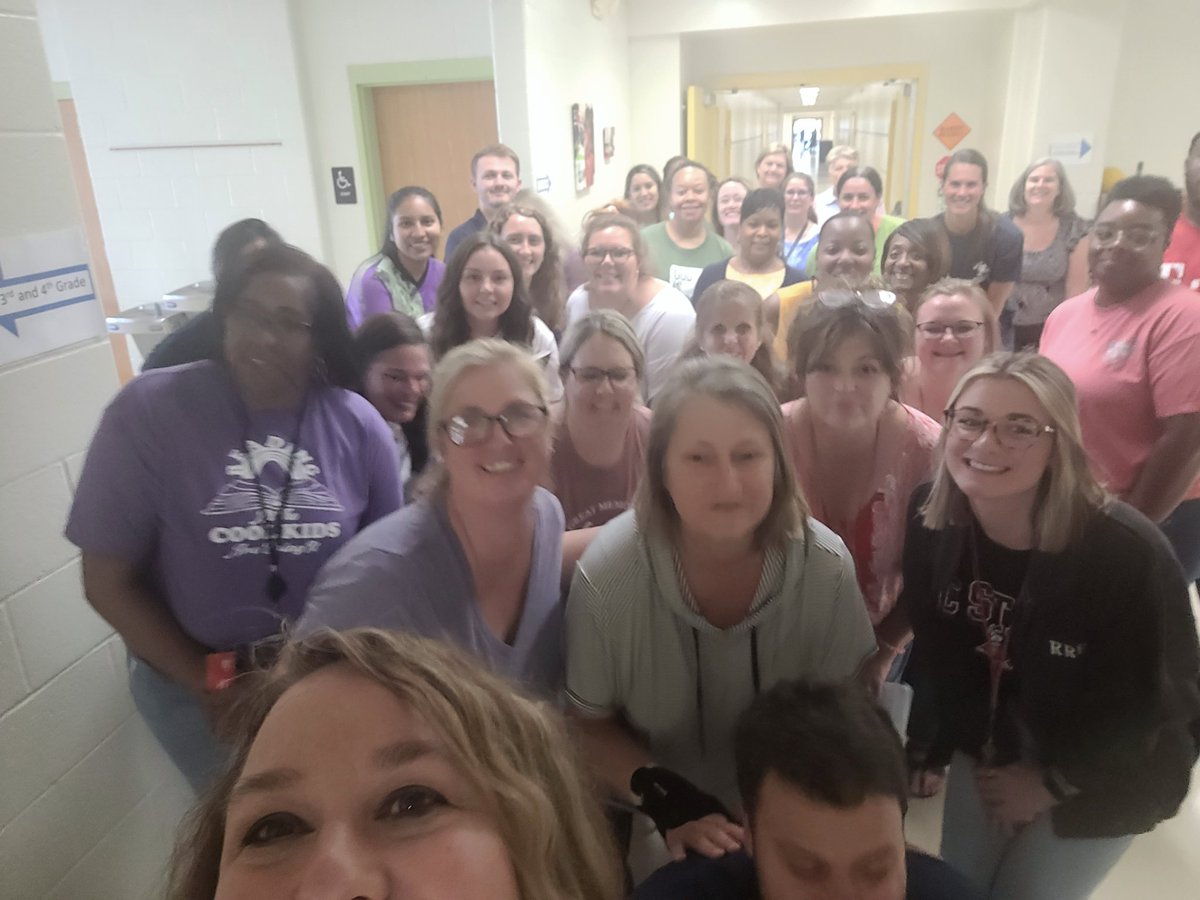 Shanda_Lauri's tweet image. Thank you @HeartForMonroe &amp;amp; Ginger Walle for lunch! Our hardworking staff ❤️'d it. #CampReadALot 
#Readers2Leaders #TeamUCPS @AGHoulihan @Renee_McKinnon1 @UCPSNC @SusanRodgersS4