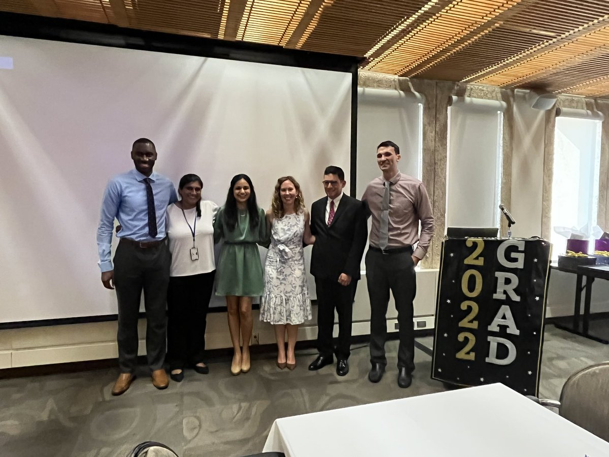 UTSWRheum's tweet photo. Congratulations to our newly graduated fellows! Fighting rheumatic diseases one joint at a time. Class of 2022 @UTSWNews #rheumatologists https://t.co/cnufQvRVxG