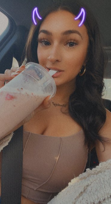boba before game 5💖💙 https://t.co/QDAL6QOH74