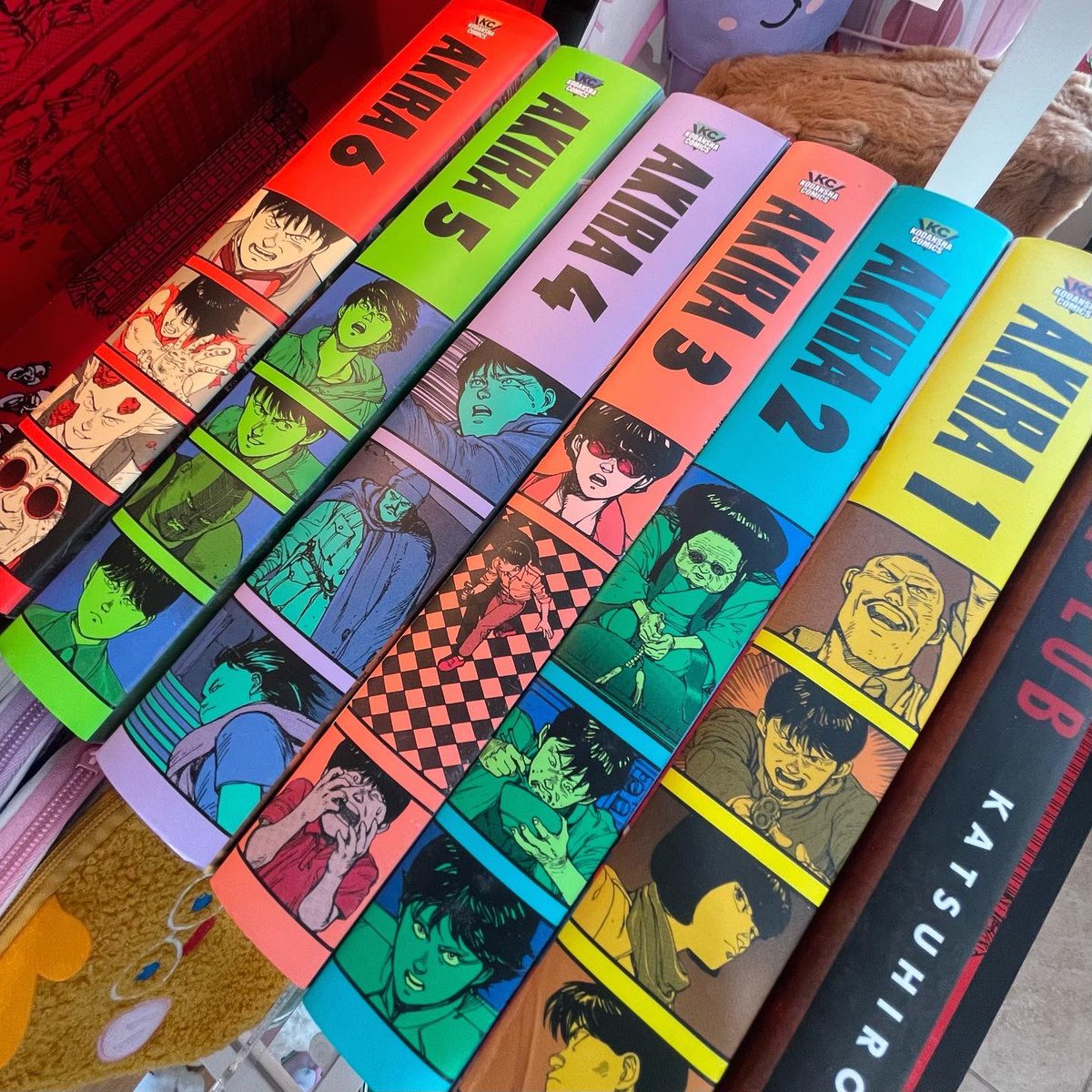 CraftPudding's tweet image. Long time no tweet! 
Complete Akira 35th Anniversary Box Set by Katsuhiro Otomo  
instagram.com/p/CemfP5kFYJS/… 
#craftpudding #craftpuddingstudioandshop #kawaii #mangabooks #satx #satxbusiness #akira #akiracomics #animecomic #mangacomicbooks #akira #katsuhirootomo #animebooks