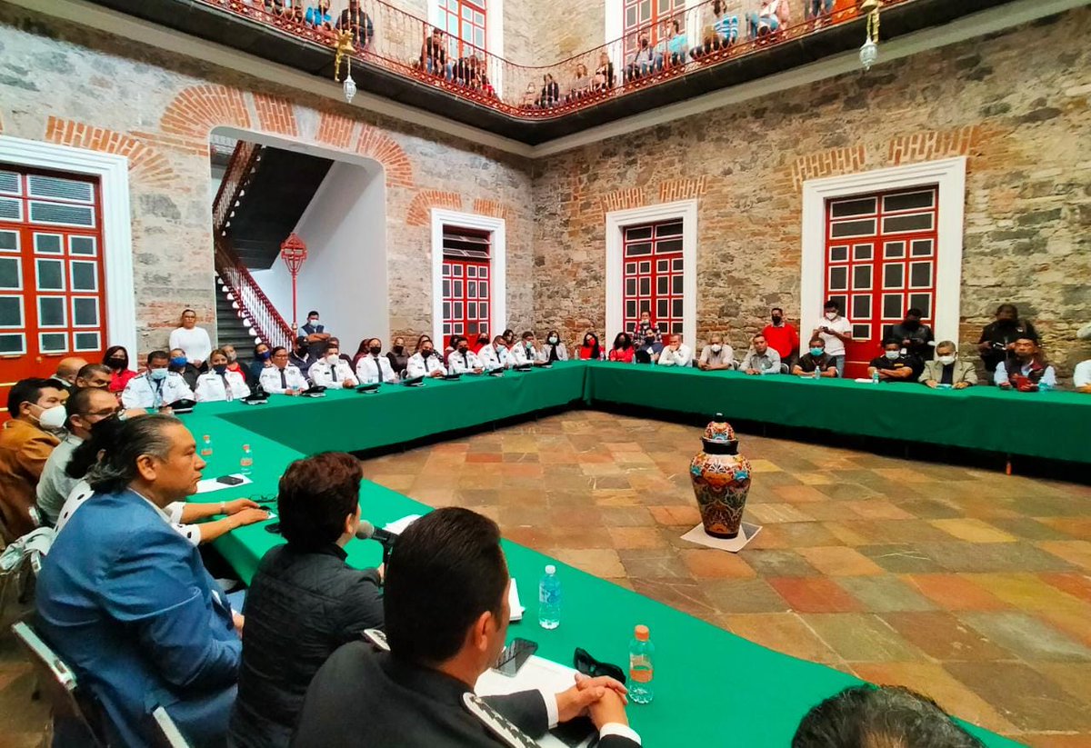 vmpuebla's tweet photo. Trabajo| @SSC_Pue y @CTMPuebla #comprometen trabajo #conjunto en favor de la #seguridad
@leobardosoto
@CruzGConsuelo
@eduardorivera01 https://t.co/HGY3tGLrgC https://t.co/5d9afSzUXE