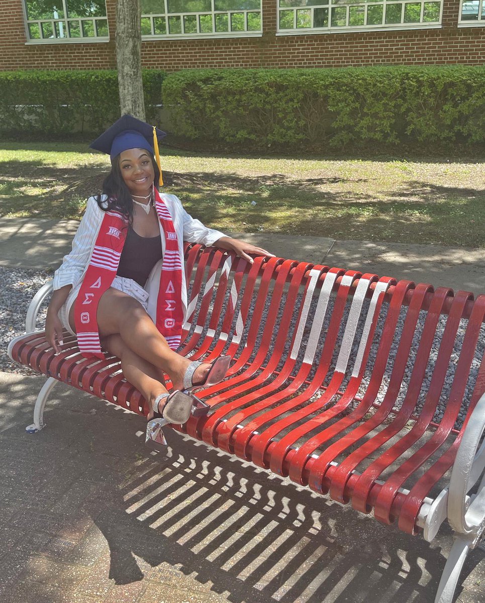 tshania_1's tweet photo. Hottest Ξegree, hotter by one degree.
#LatePost #HBCUgrad #JSUgrad #ΞΞ #Scholarship https://t.co/pELjVQeq6j
