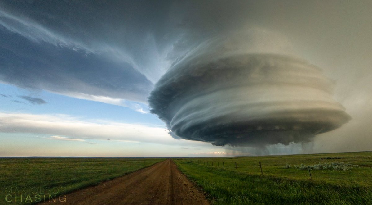 MesoMax919's tweet photo. Top tier structure one year ago near Malta, Montana, hoping for something half as good today in SW Nebraska. https://t.co/vexwpUXcRy